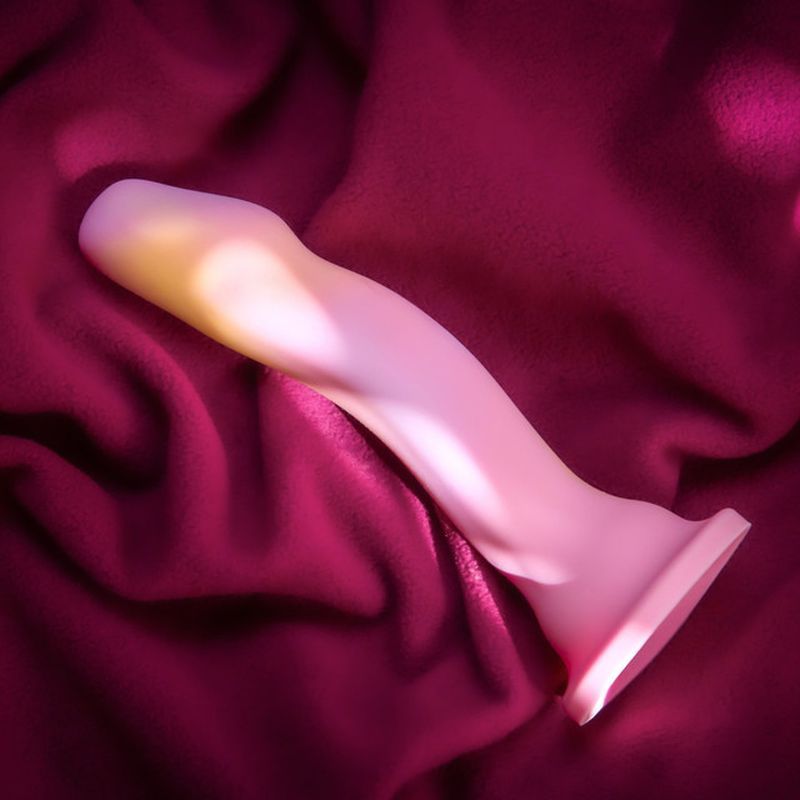 Avant Suns Out Pink Silicone Dildo