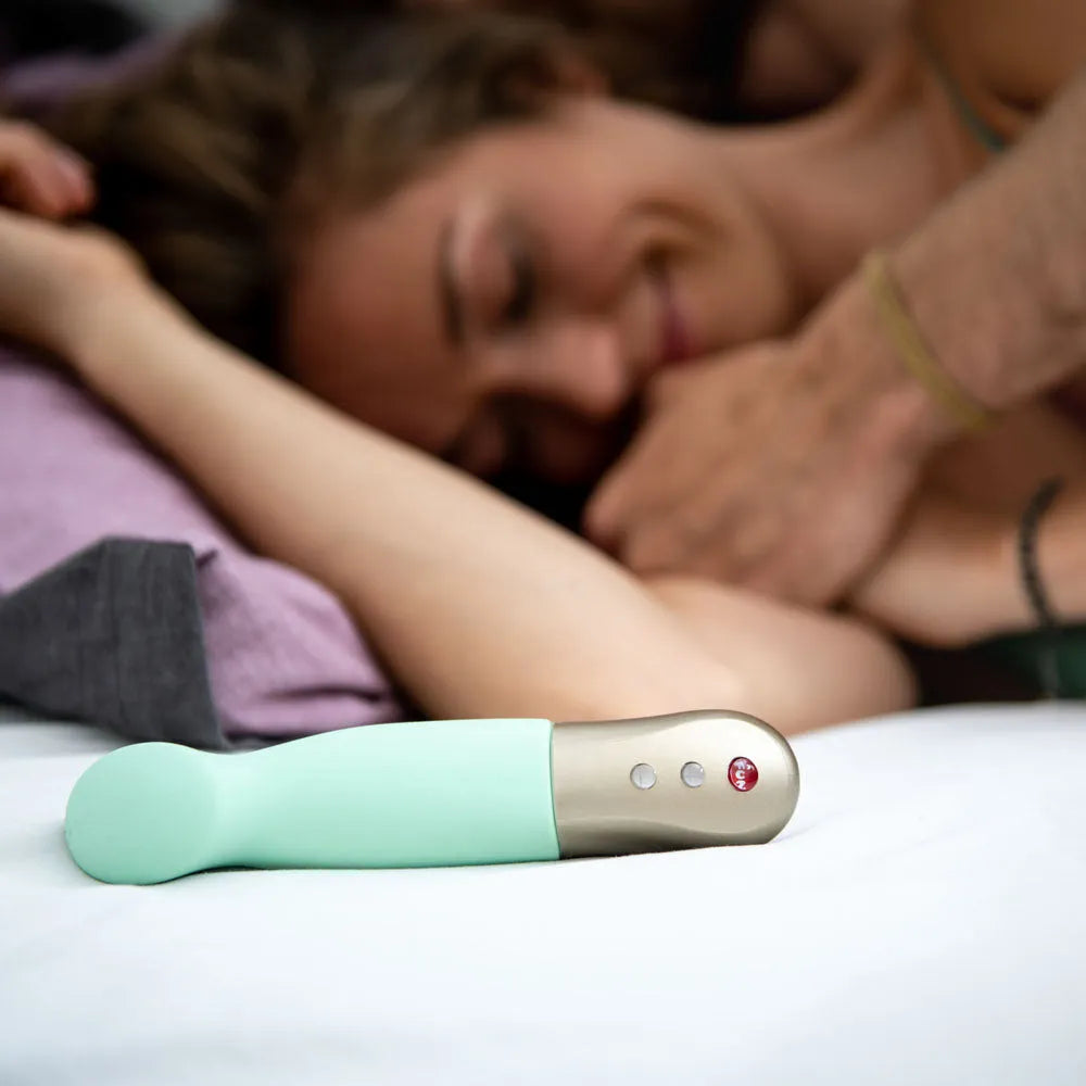 Fun Factory SUNDAZE pistachio - Pistachio 17.5 cm USB Rechargeable Thrusting Vibrator - Take A Peek