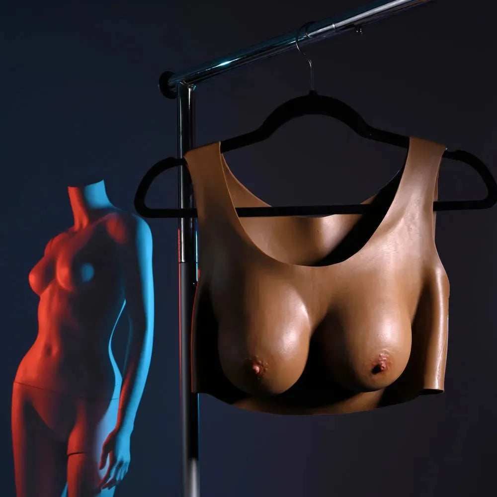 Gender X UNDERGARMENTS - PLATE C-CUP - Dark - Take A Peek