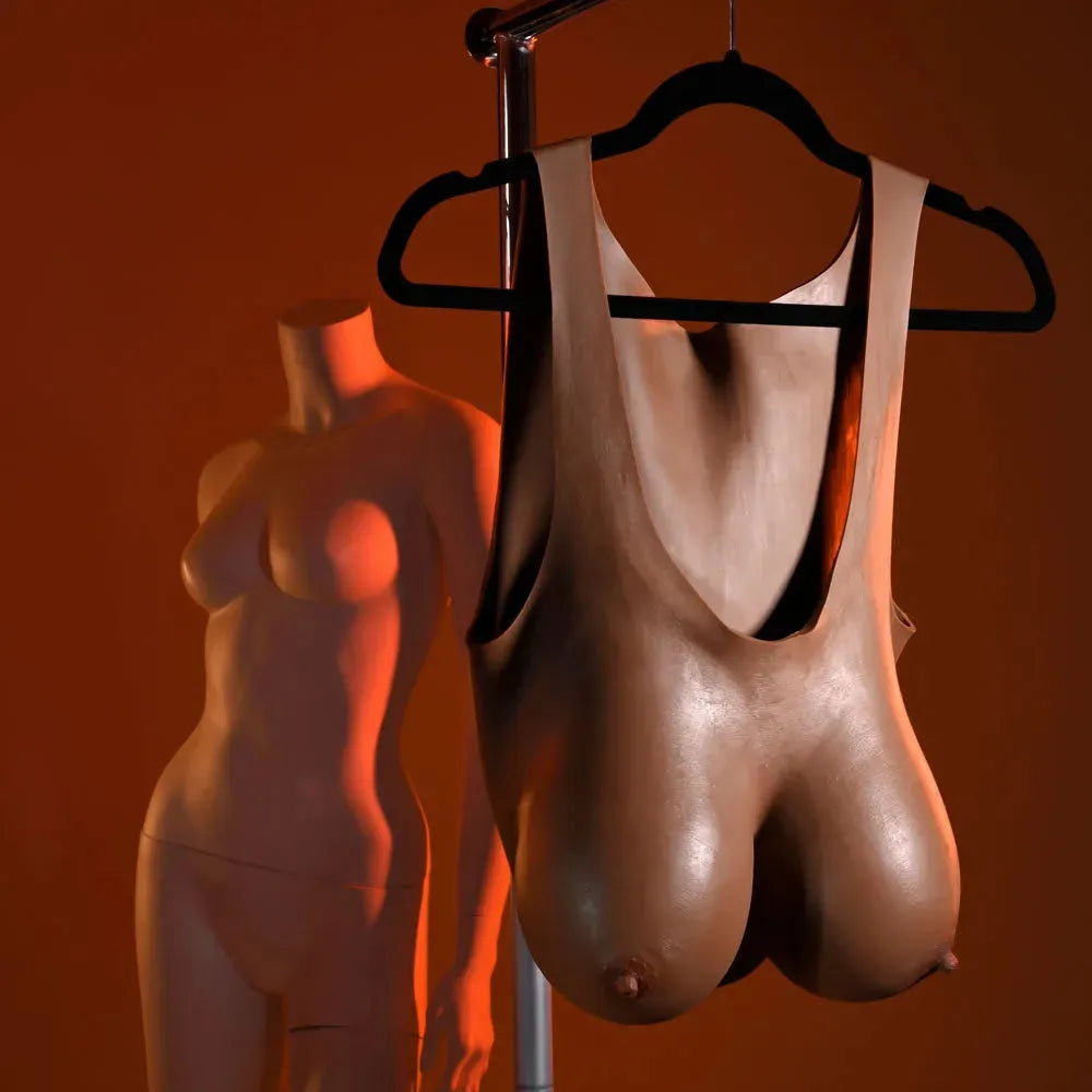 Gender X UNDERGARMENTS - PLATE E-CUP - Dark - Take A Peek