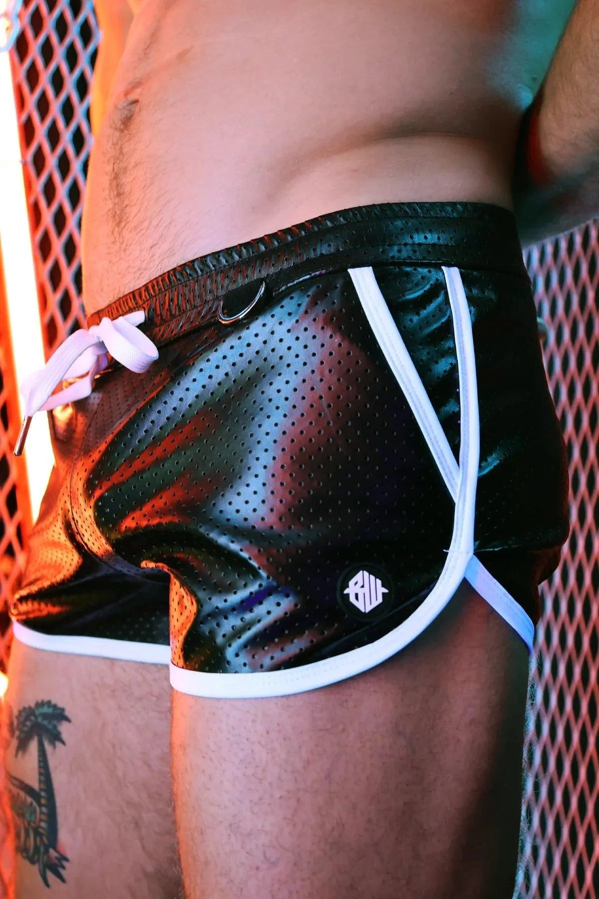 TRANSISTOR SHORTS BLACK - Take A Peek