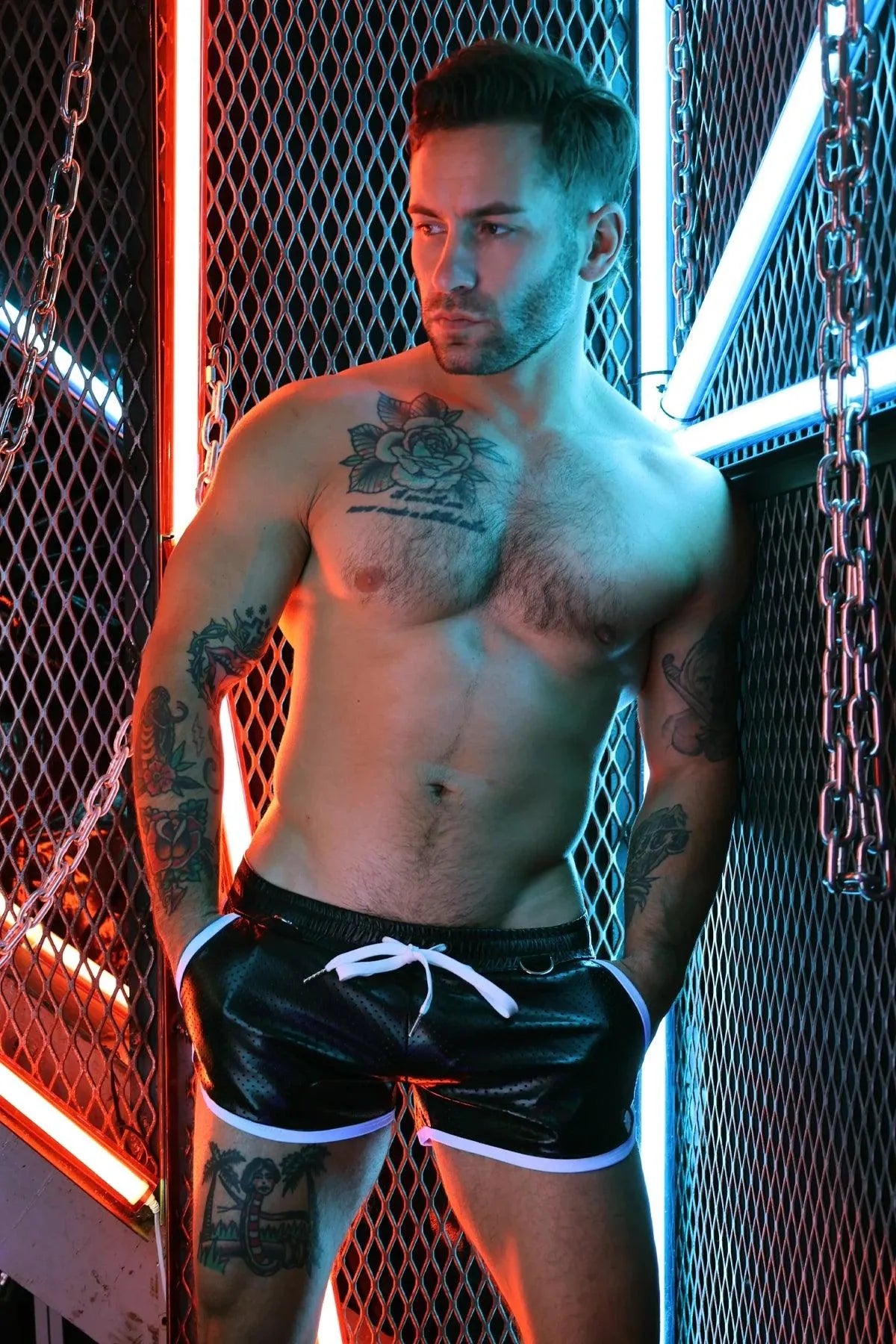 TRANSISTOR SHORTS BLACK - Take A Peek