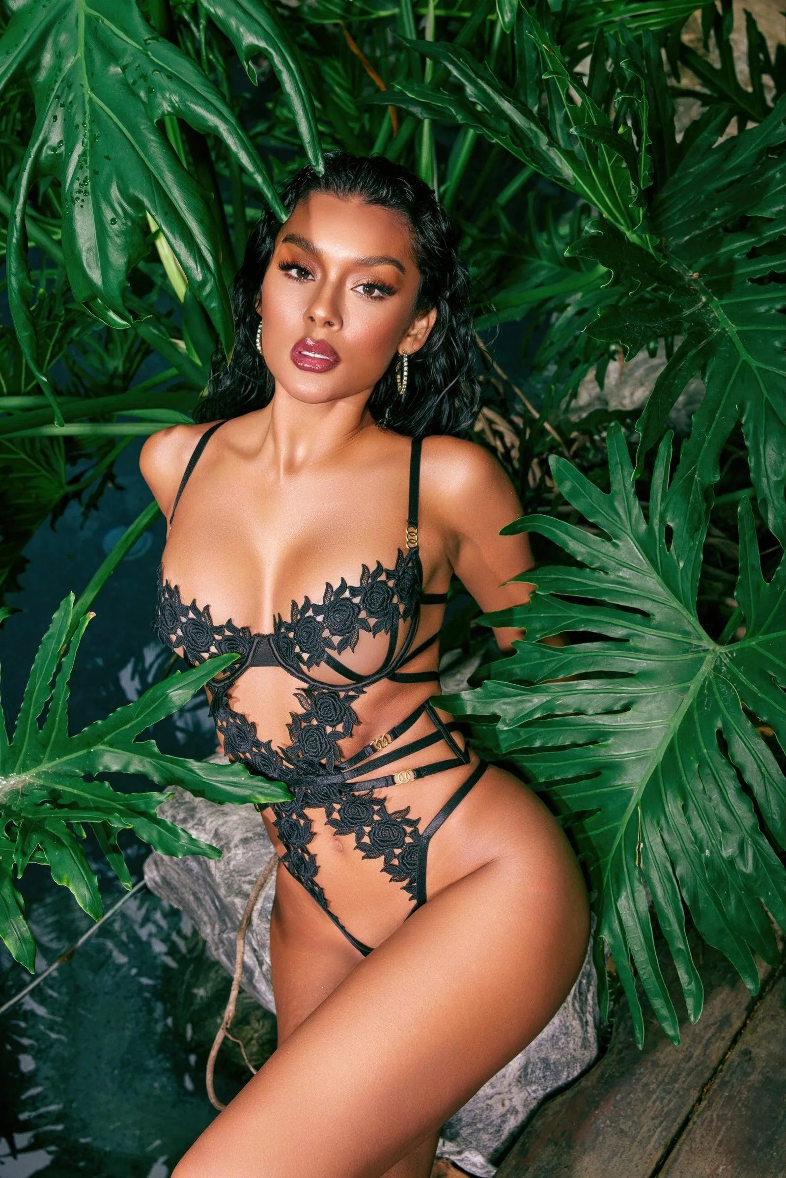 LI646 - Ebony Rose Teddy - Take A Peek